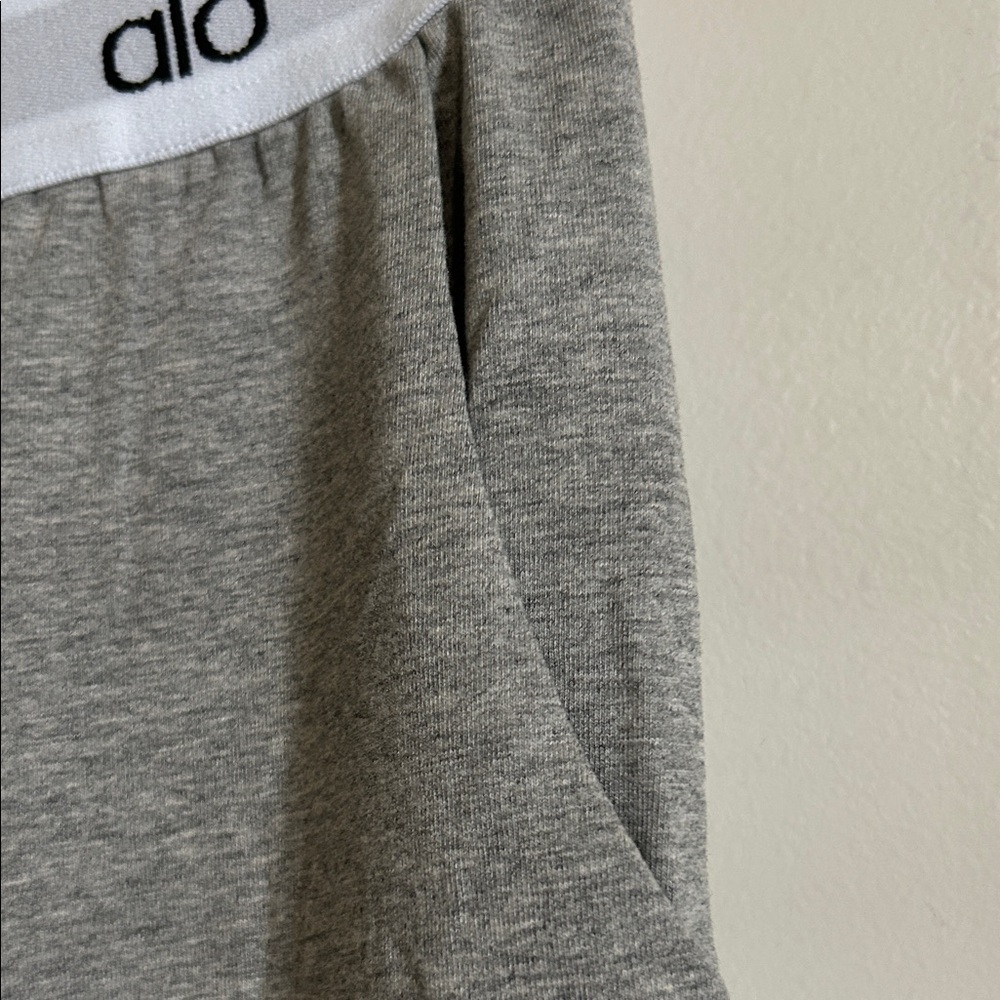 ALO Yoga Sports Set in Gray - Picture 8 of 11